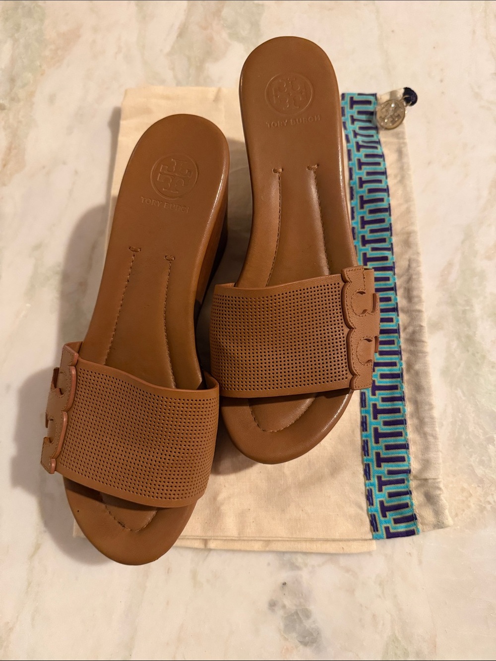 ✨ TORY BURCH Mackey 6.5 PERFORATED WEDGE SLIDE SANDALS — TAN ✨ Excellent